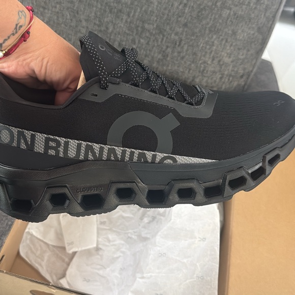 On Running Men's Black Athletic Shoes NEW WITH BOX - Picture 1 of 2